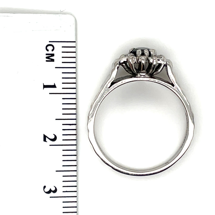 18ct White Gold Sapphire and Diamond Ring - Size O 1/2