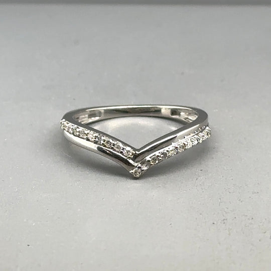 9ct White Gold Diamond Set Chevron Ring (c. 0.15ct) - Size M 1/2