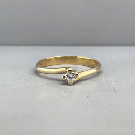 18ct Yellow Gold Single Stone Diamond Ring (c. 0.10 - 0.15ct) - Size N 1/2