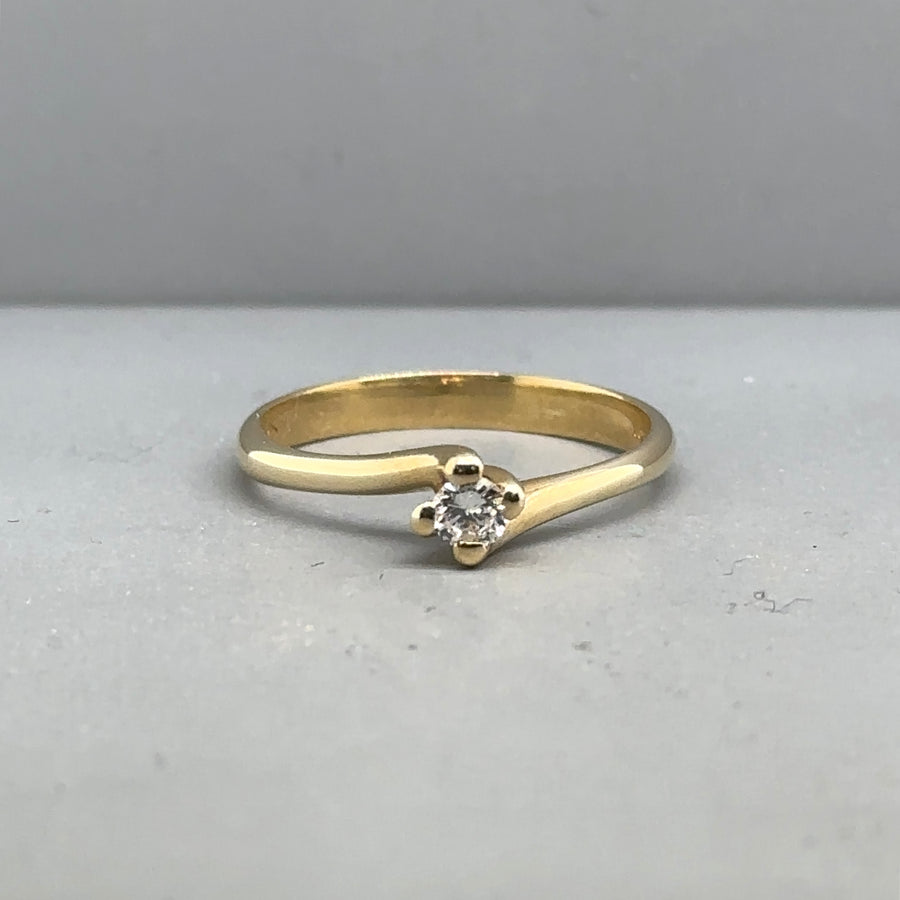 18ct Yellow Gold Single Stone Diamond Ring (c. 0.10 - 0.15ct) - Size N 1/2