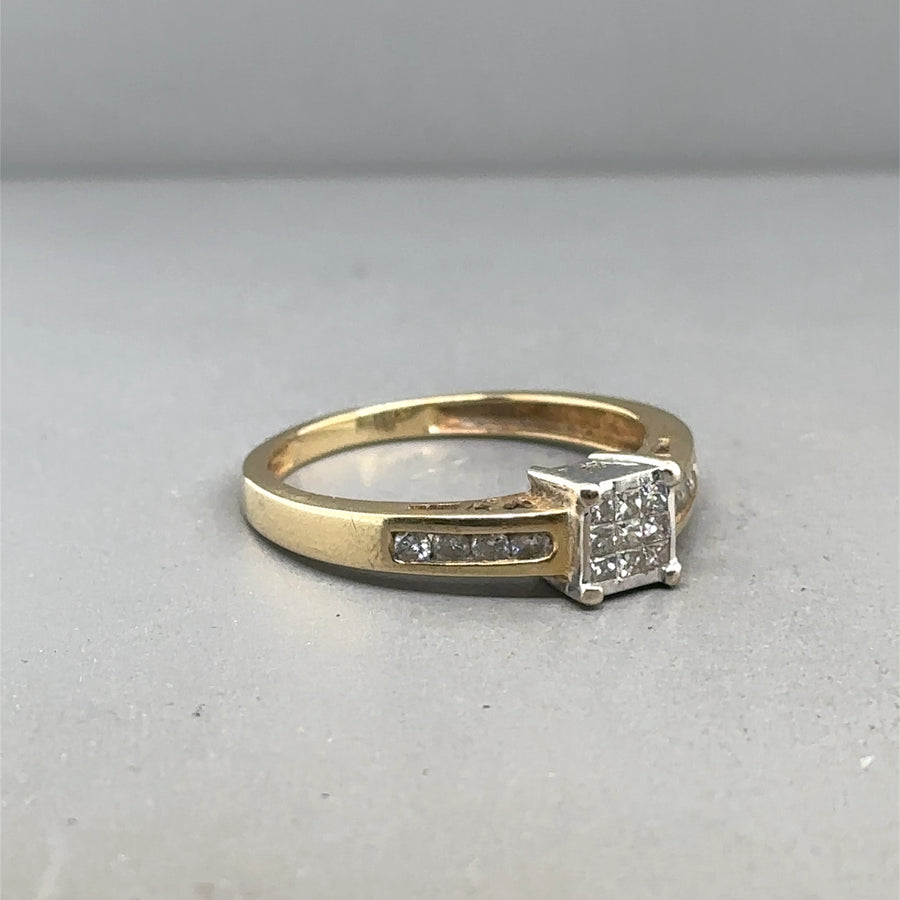 18ct Yellow Gold Square Diamond Cluster Ring with Diamond Shoulders (c. 0.30ct) - Size O