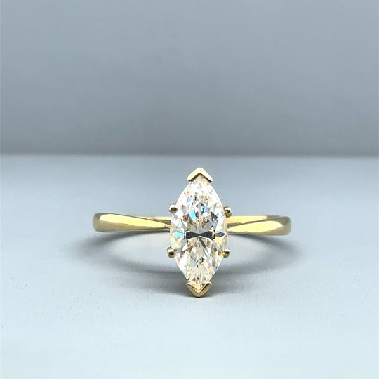 18ct Yellow Gold Synthetic Stone Ring - Size T