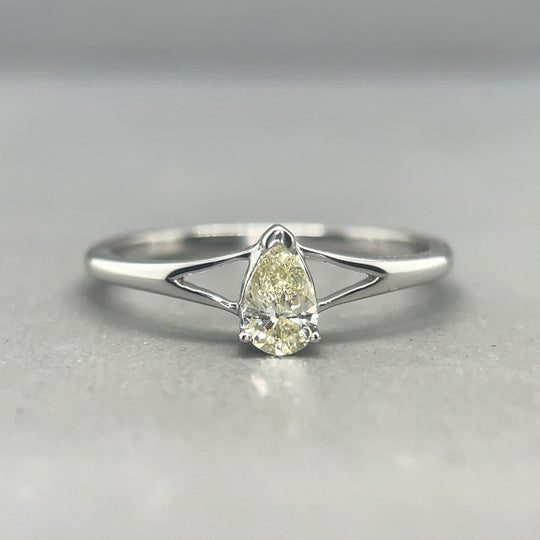 9ct White Gold Single Stone Pear Shaped Diamond Ring (c. 0.25ct) - Size J