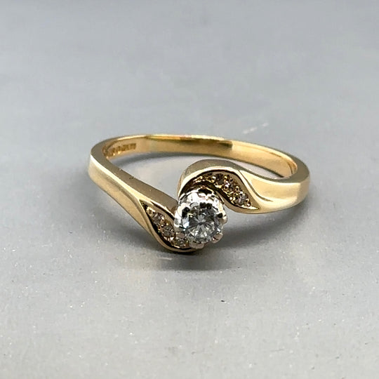 18ct Yellow Gold Diamond Ring (c. 0.25ct) - Size O 1/2