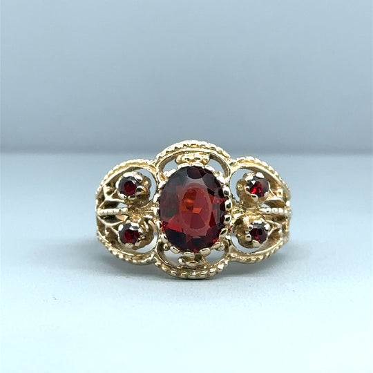 9ct Yellow Gold Garnet Set Ring - Size Q