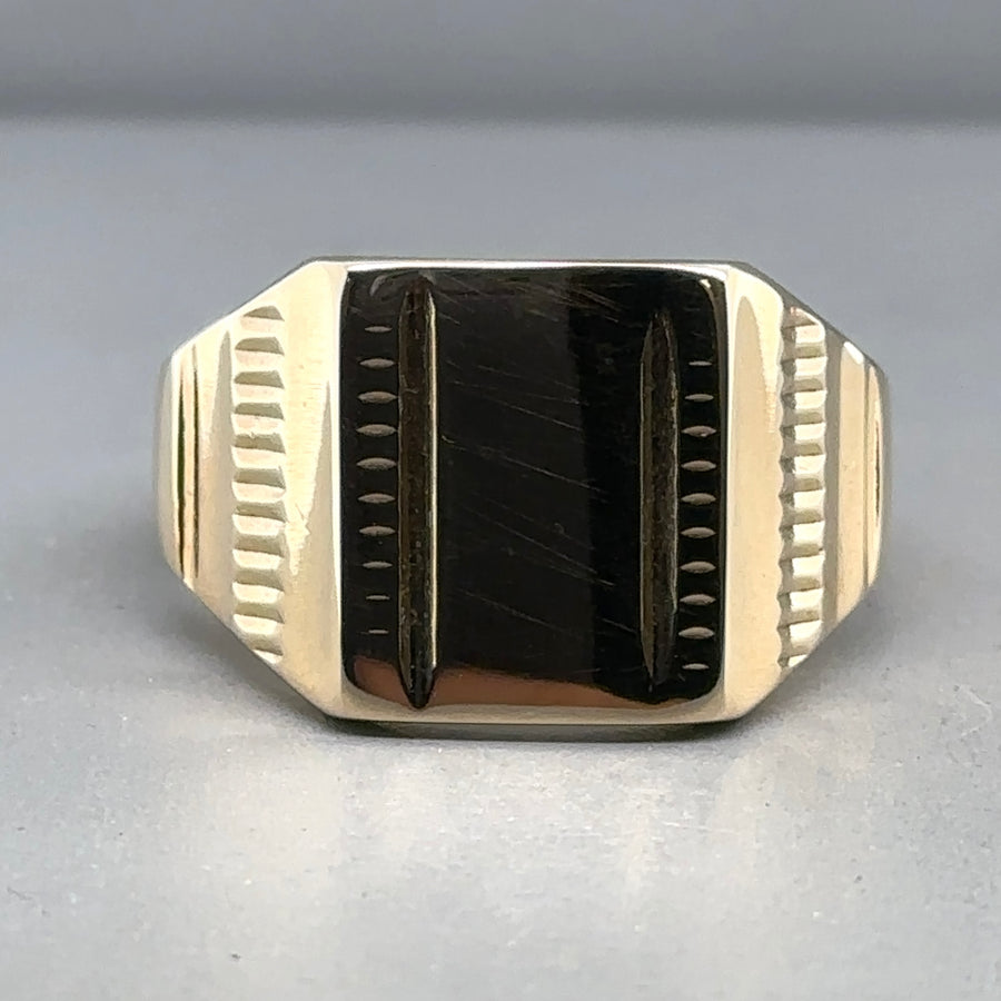 9ct Yellow Gold Signet Ring - Size U