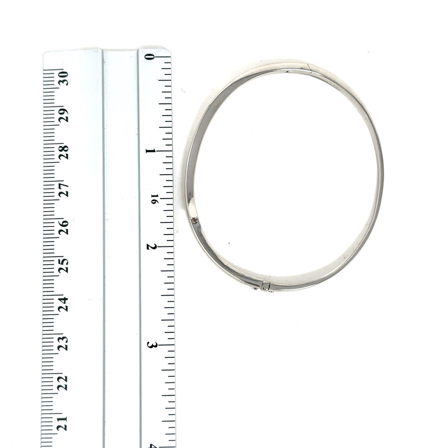 18ct White Gold Diamond Set Bangle (c. 0.10 - 0.15ct)