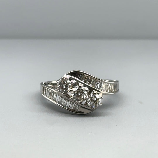 14ct White Gold Diamond Fancy Ring (c. 1.20ct) - Size N