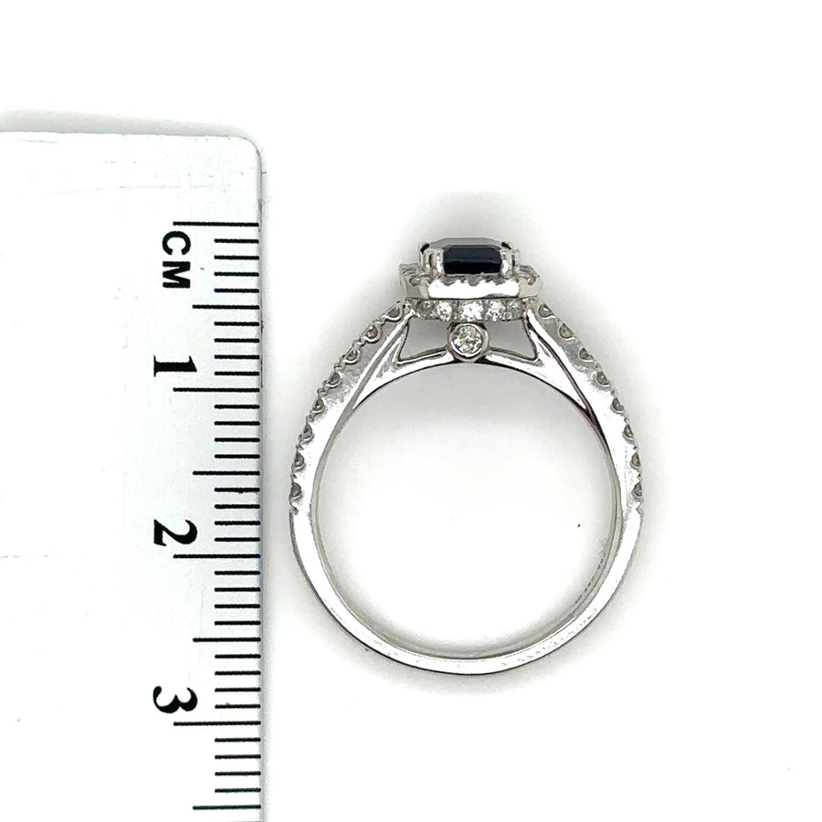 18ct White Gold Diamond and Sapphire Ring (c. 0.67ct) - Size O