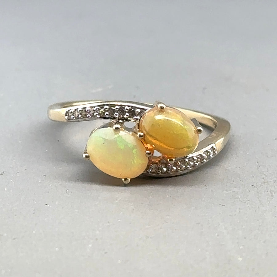 9ct Yellow Gold Synthetic Stone and Cubic Zirconia X-Over Ring - Size P 1/2