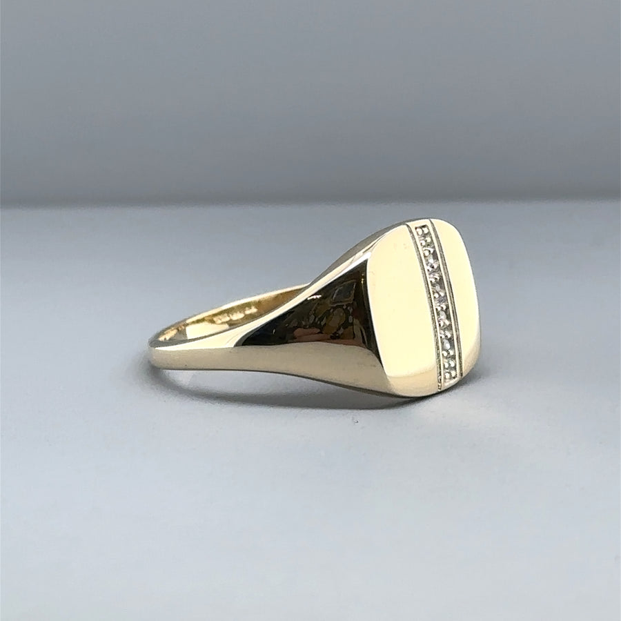 9ct Yellow Gold Diamond Set Signet Ring - Size T