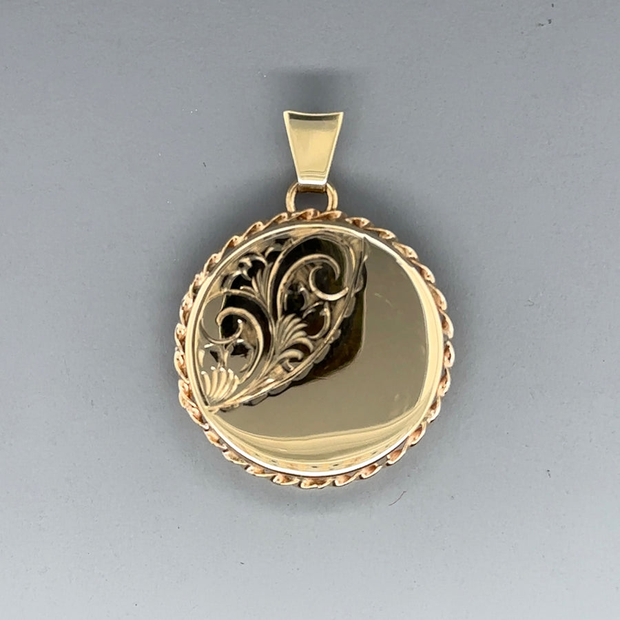 9ct Yellow Gold Patterned Circle Locket