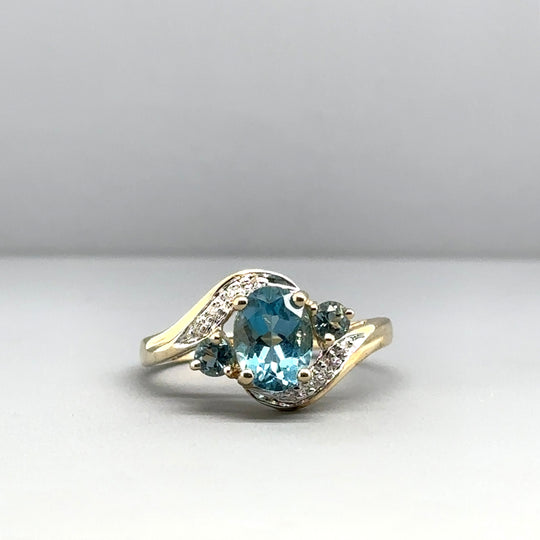 9ct Yellow Gold Diamond and Blue Spinel Ring - Size O