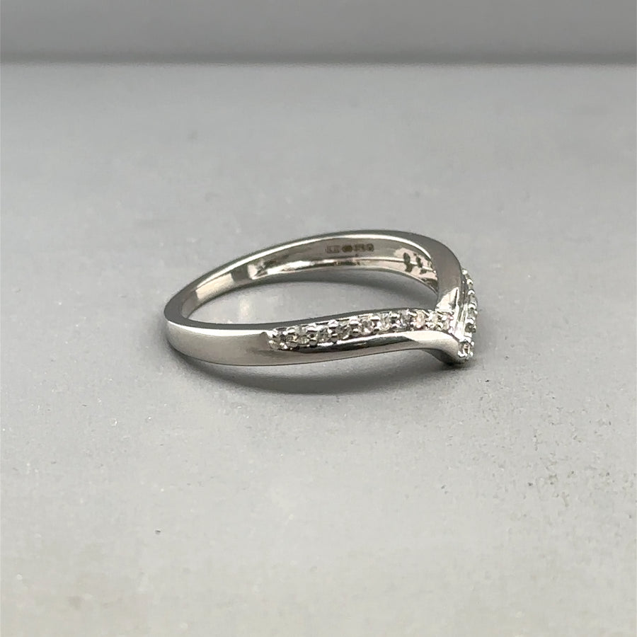 9ct White Gold Diamond Set Chevron Ring (c. 0.15ct) - Size M 1/2