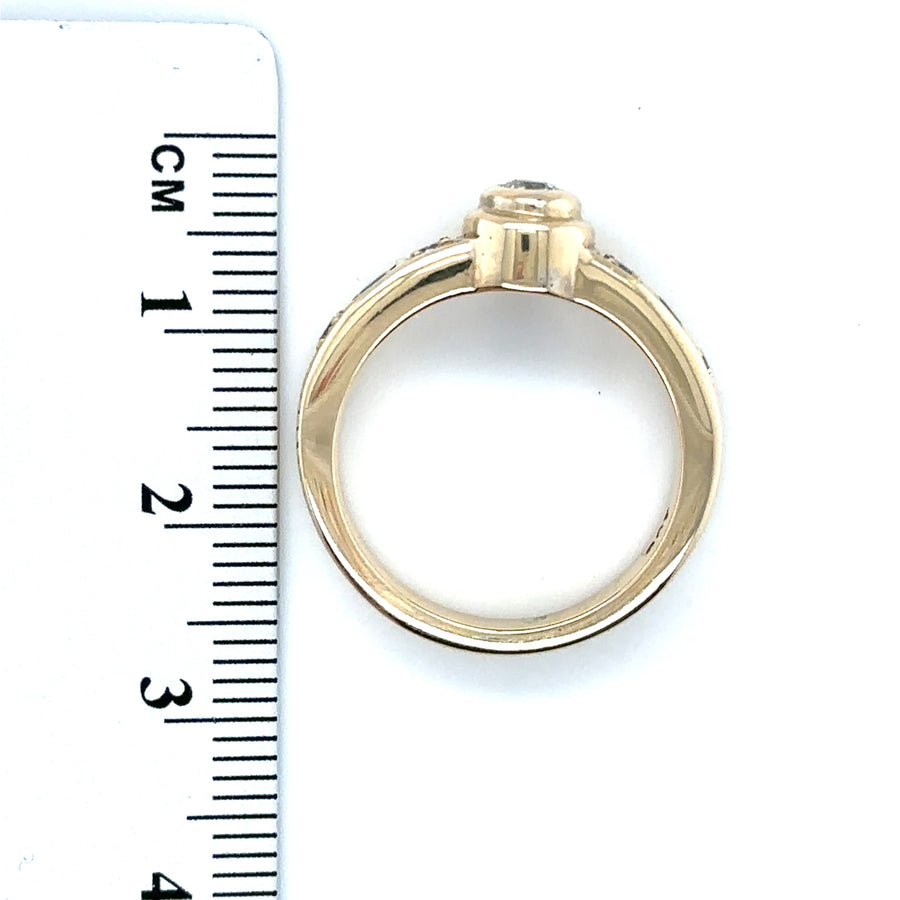 9ct Yellow Gold Diamond and Chrysophase Ring (c. 0.35ct) - Size M 1/2