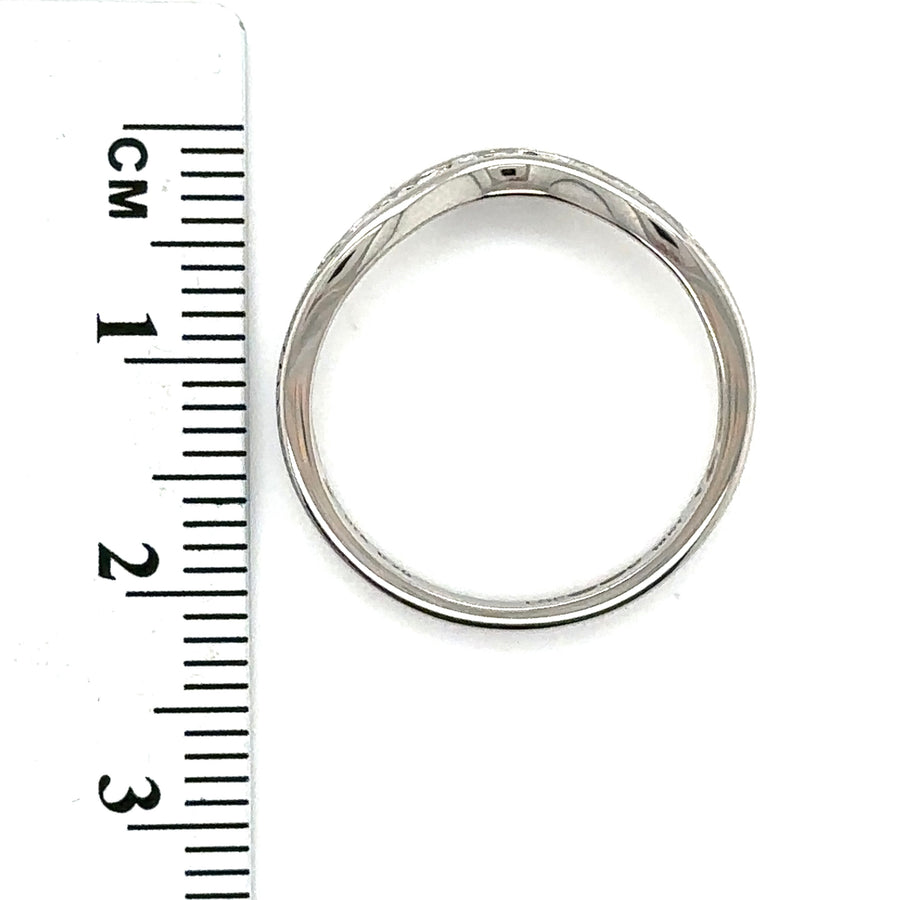 18ct White Gold Diamond Chevron Ring (c. 0.20ct) - Size N