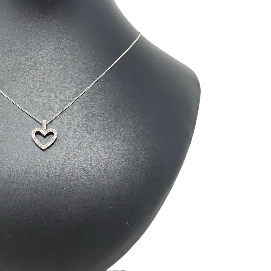 18ct White Gold Diamond Set Heart Pendant and Chain (c. 0.50ct) (19")