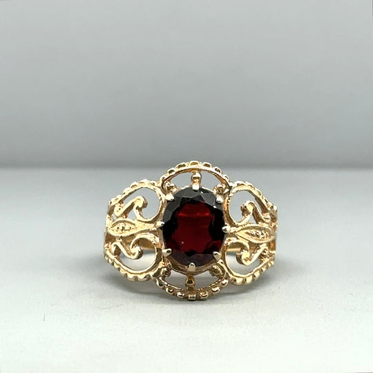 9ct Yellow Gold Single Stone Garnet Ring - Size Q