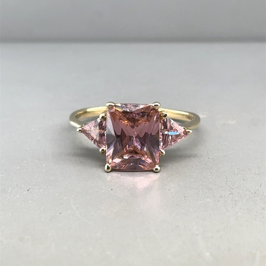 9ct Yellow Gold Pink Quartz Ring - Size R 1/2
