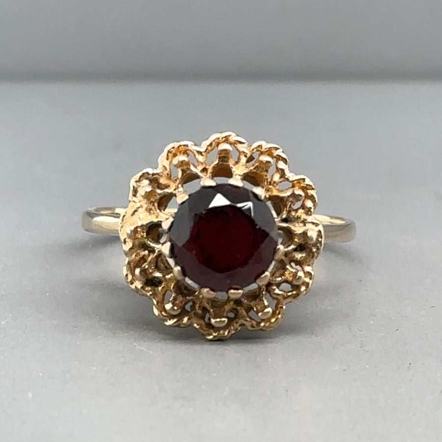 9ct Yellow Gold Garnet Ring - Size L