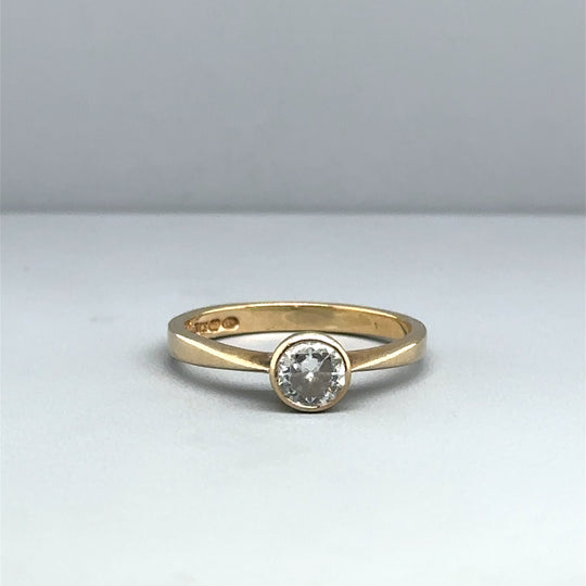 9ct Yellow Gold Single Stone Cubic Zirconia Ring - Size M 1/2