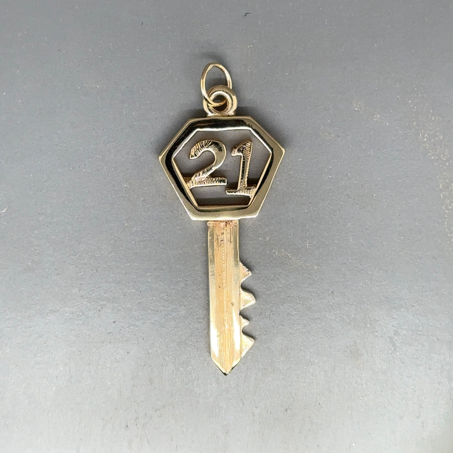 9ct Yellow Gold 21 Key Pendant