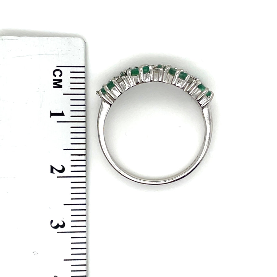 9ct White Gold Diamond and Chrysoprase Ring (c. 0.15ct) - Size P