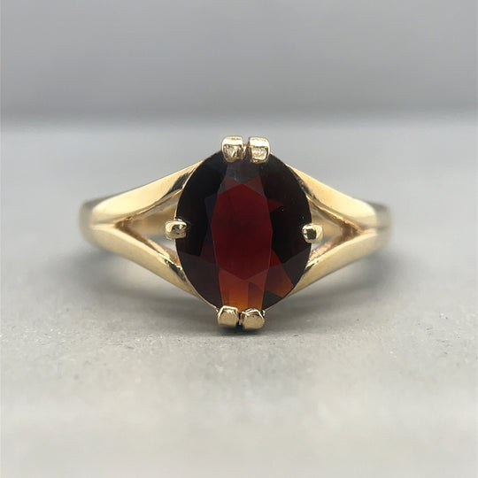 9ct Yellow Gold Garnet Ring - Size P 1/2
