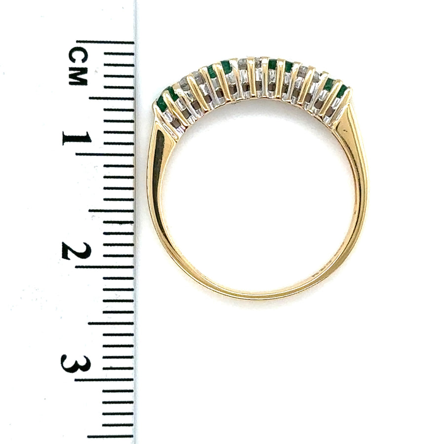18ct Yellow Gold Diamond and Emerald Ring (c. 0.30ct) - Size N