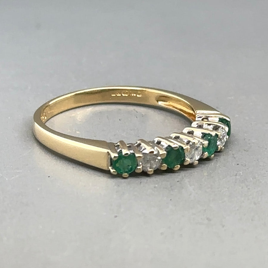 18ct Yellow Gold Diamond and Emerald Ring (c. 0.30ct) - Size N
