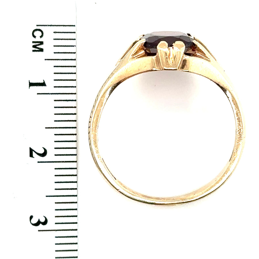 9ct Yellow Gold Single Stone Garnet Ring - Size U