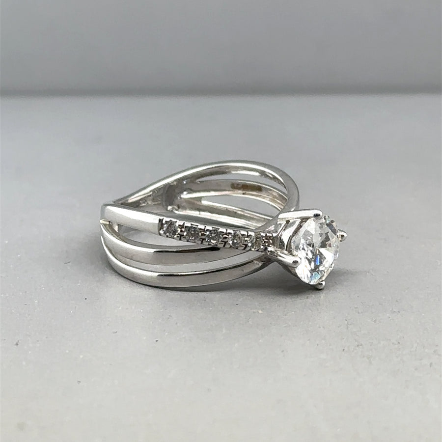 9ct White Gold Cubic Zirconia Fancy Ring - Size L