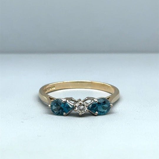 9ct Yellow Gold Blue Spinel and Single Stone Diamond Ring - Size S