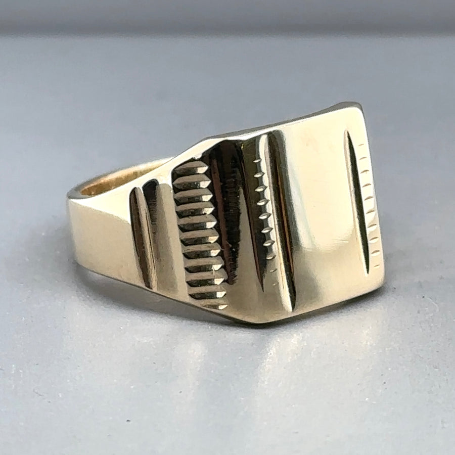 9ct Yellow Gold Signet Ring - Size U