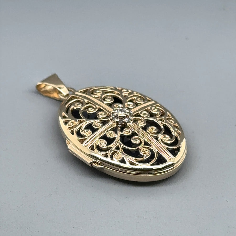 9ct Yellow Gold Single Stone Diamond Openwork Locket