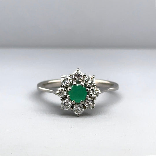 18ct White Gold Diamond and Emerald Ring (c. 0.40ct) - Size R
