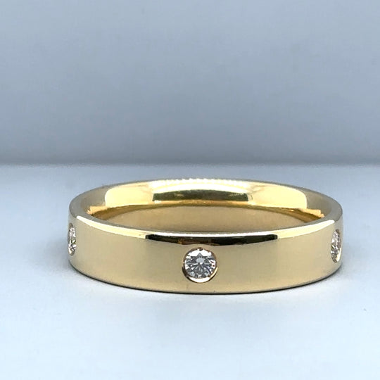 18ct Yellow Gold Five Stone Diamond Band Ring (c. 0.40ct) - Size Z + 2 1/2