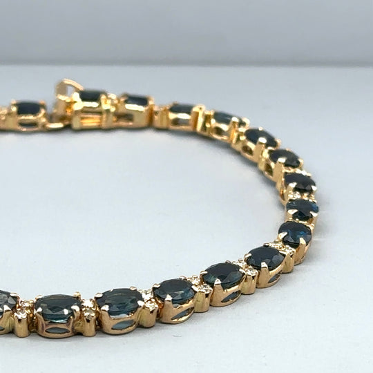 14ct Yellow Gold Diamond and Topaz Bracelet (c. 0.50ct)