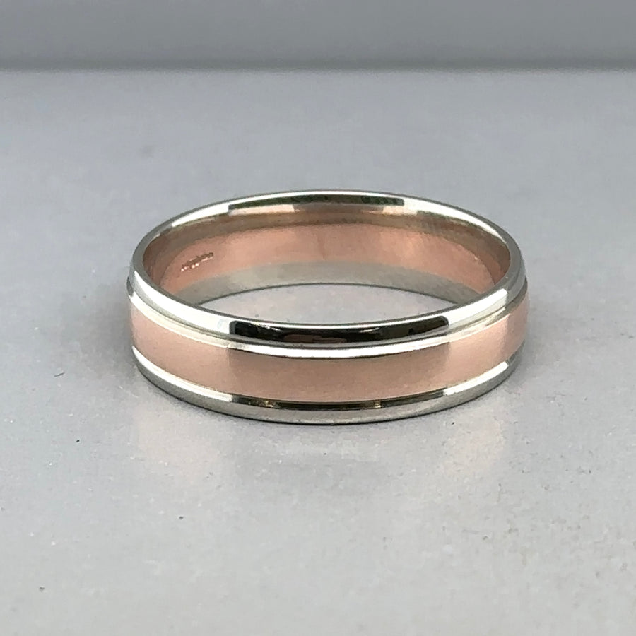 9ct Bi-Colour Band Ring - Size U 1/2