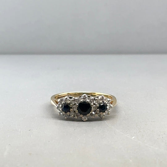 18ct Yellow Gold Diamond and Sapphire Ring (c. 0.20 - 0.25ct) - Size K