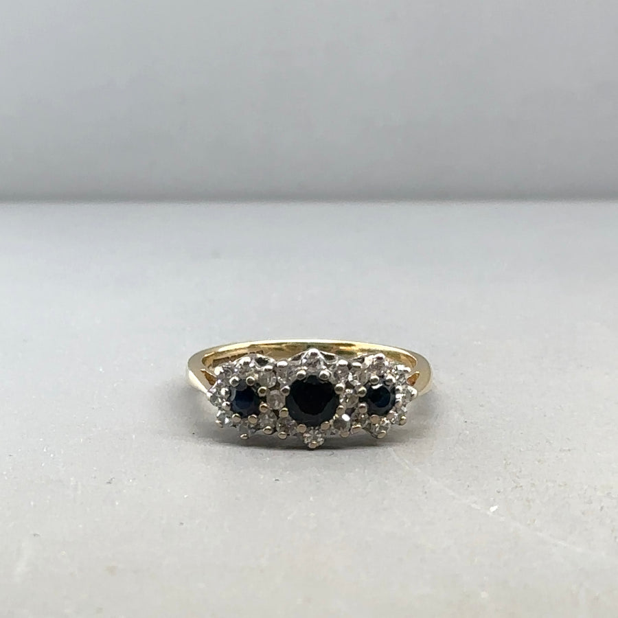 18ct Yellow Gold Diamond and Sapphire Ring (c. 0.20 - 0.25ct) - Size K
