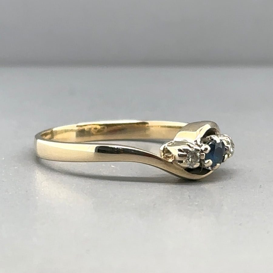9ct Yellow Gold Diamond and Sapphire Ring - Size M 1/2