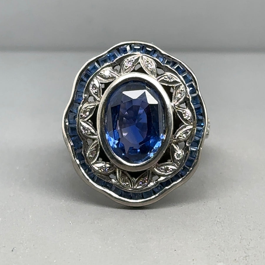 18ct White Gold Diamond and Sapphire Ring - Size L