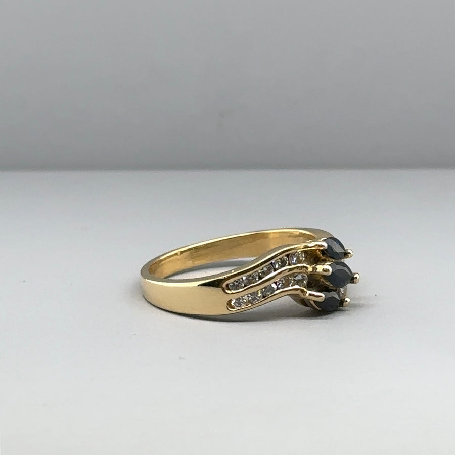 18ct Yellow Gold Sapphire and Diamond Fancy Ring (c. 0.15 - 0.20ct) - Size M