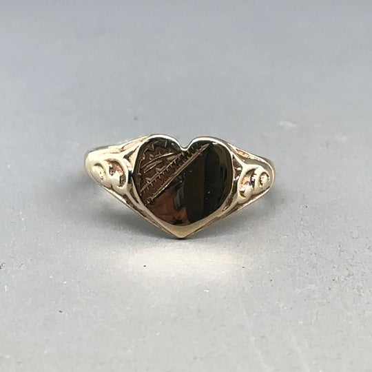 9ct Yellow Gold Heart Signet Ring - Size H 1/2