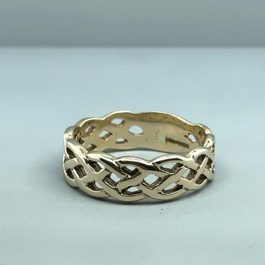 9ct Yellow Gold Celtic Band Ring - Size S 1/2