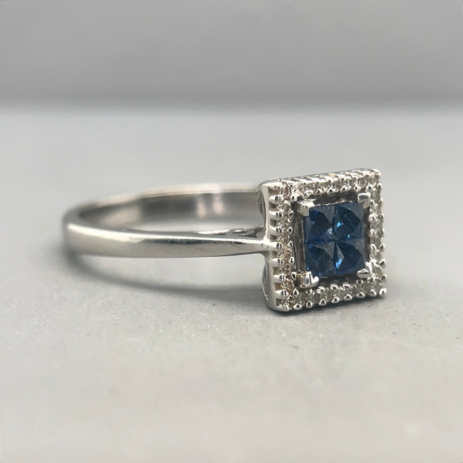 9ct White Gold Diamond and Sapphire Ring (c. 0.20ct) - Size P 1/2