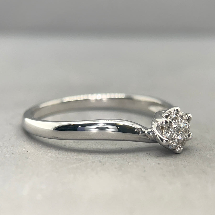 18ct White Gold Diamond Cluster Ring - Size Q