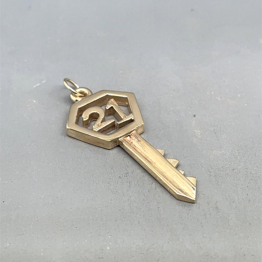 9ct Yellow Gold 21 Key Pendant
