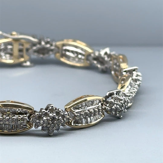 9ct Bi-Colour Diamond Set Fancy Bracelet (c. 4.14ct)
